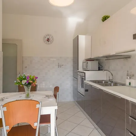 Quadri D'oro - Beachside Escape In Beautiful Liguria Apartment *